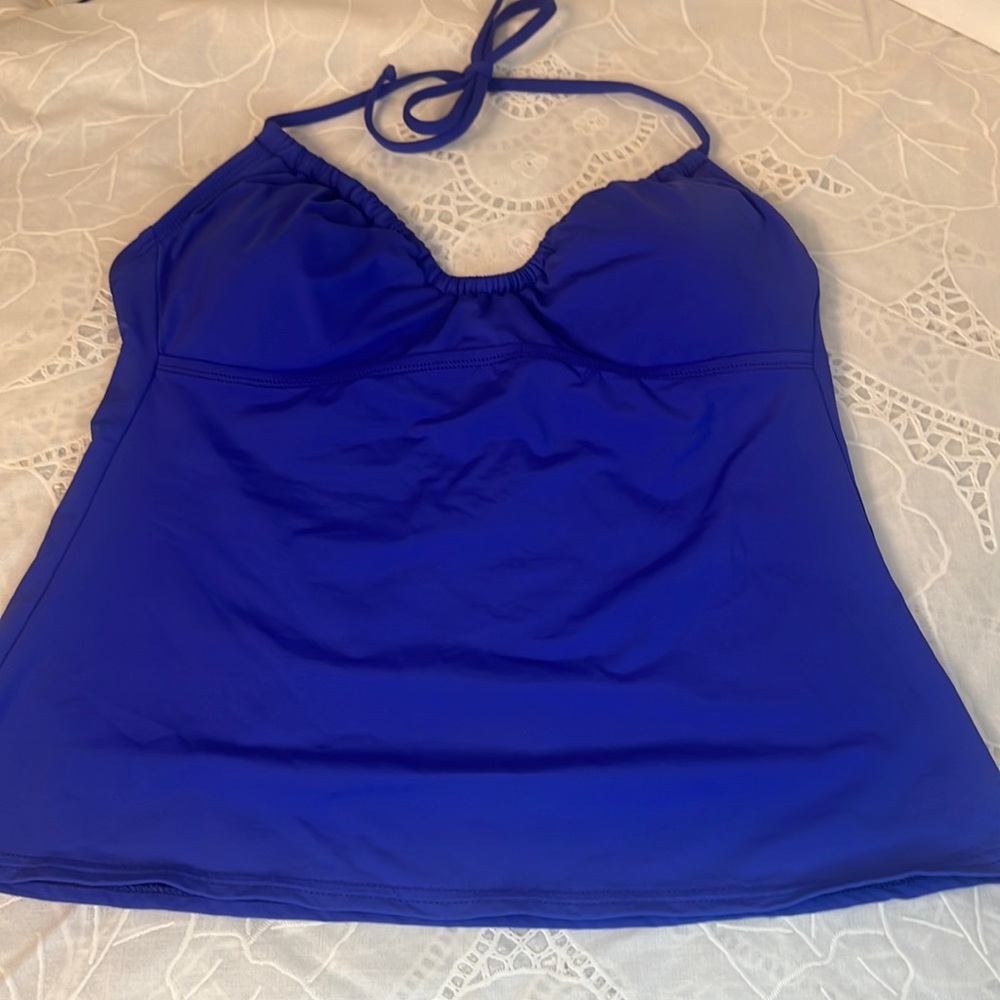 Kenneth Cole Reaction halter swim top. Size : M